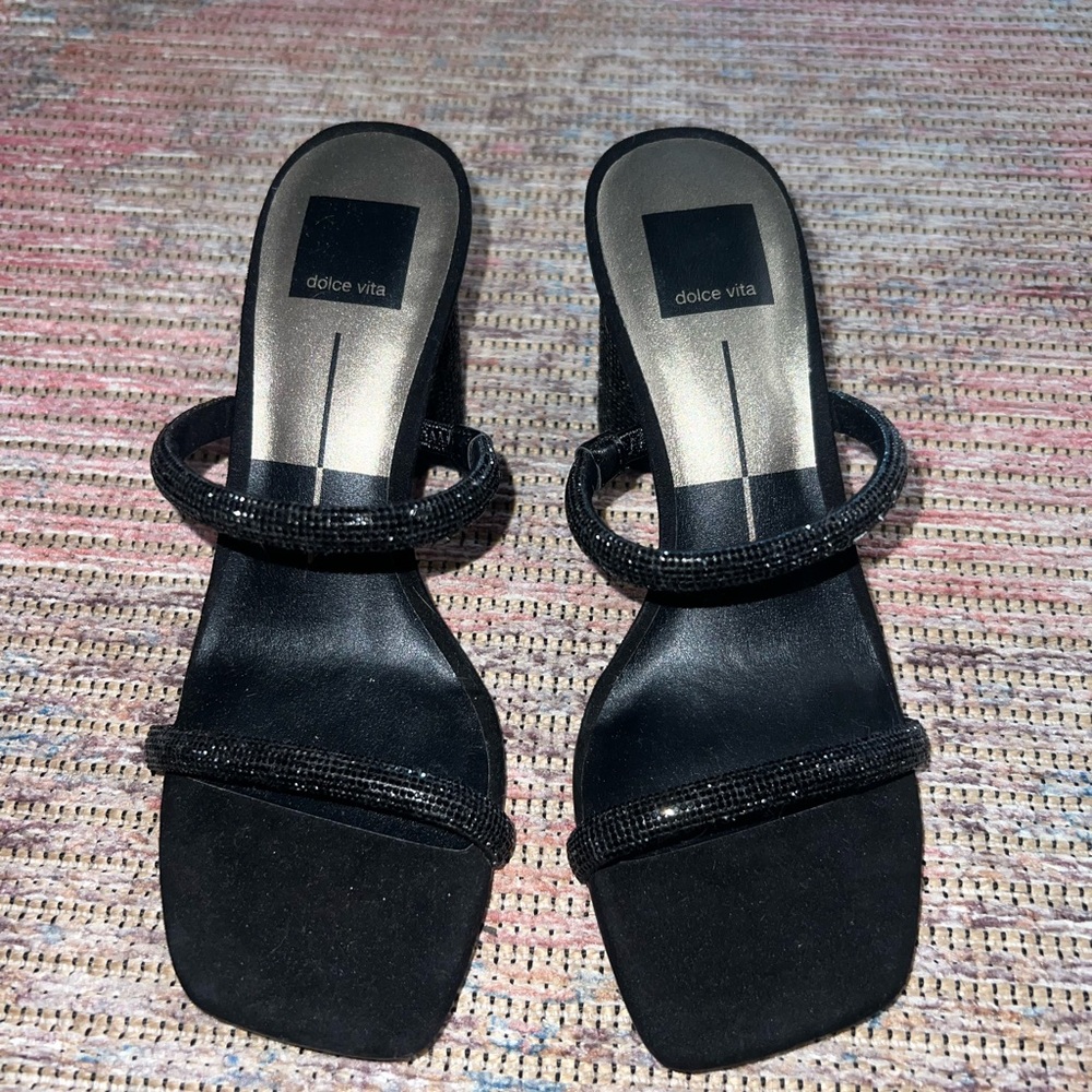 Dolce Vita Black Heeled Shoes with Minimalist Design